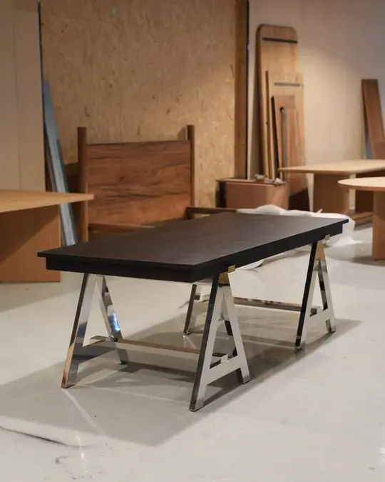 Solid wood dining table from Foshan factory — oak and teak-look export furniture